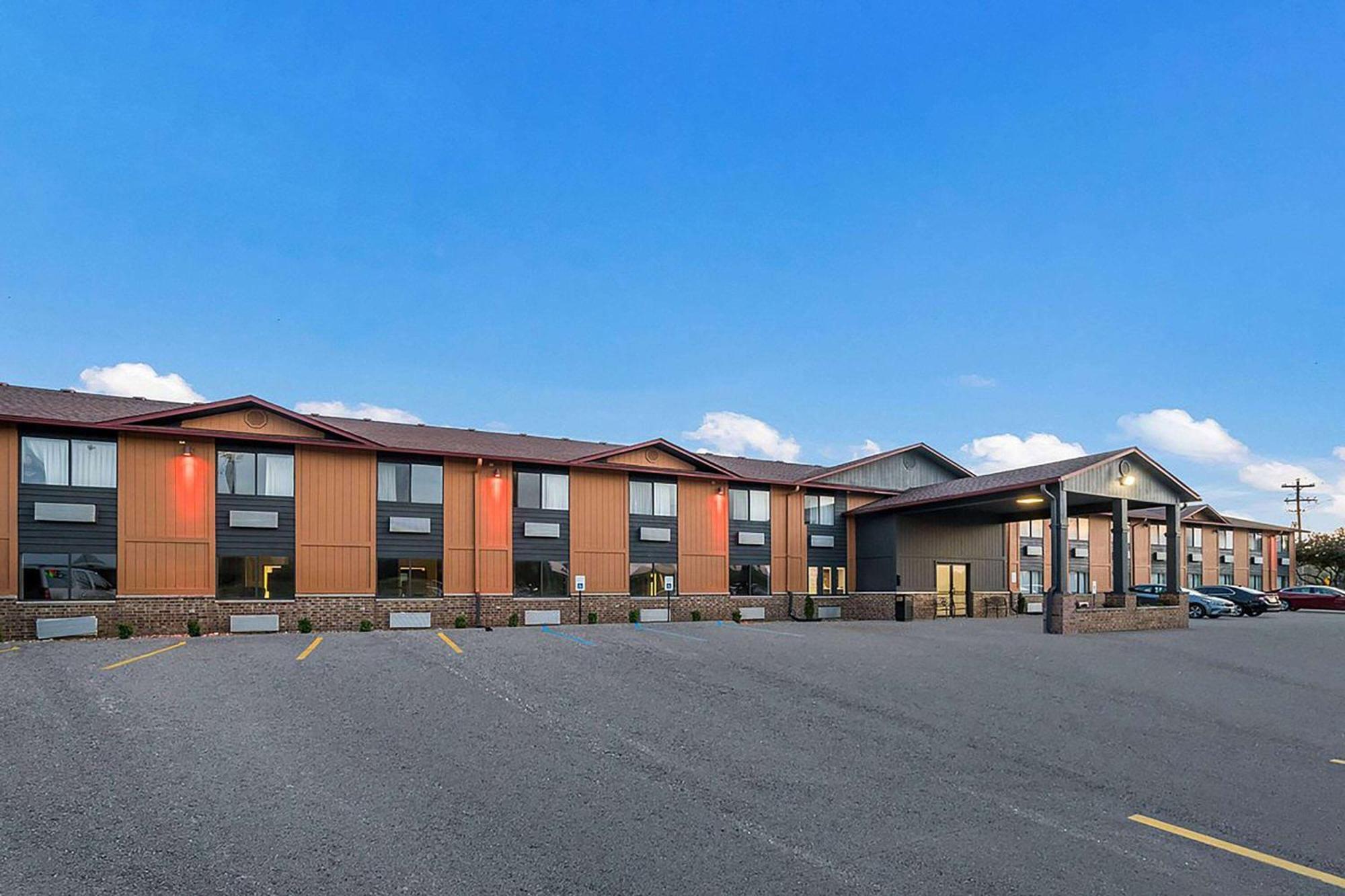 Motel Super 8 By Wyndham Marston Exterior foto