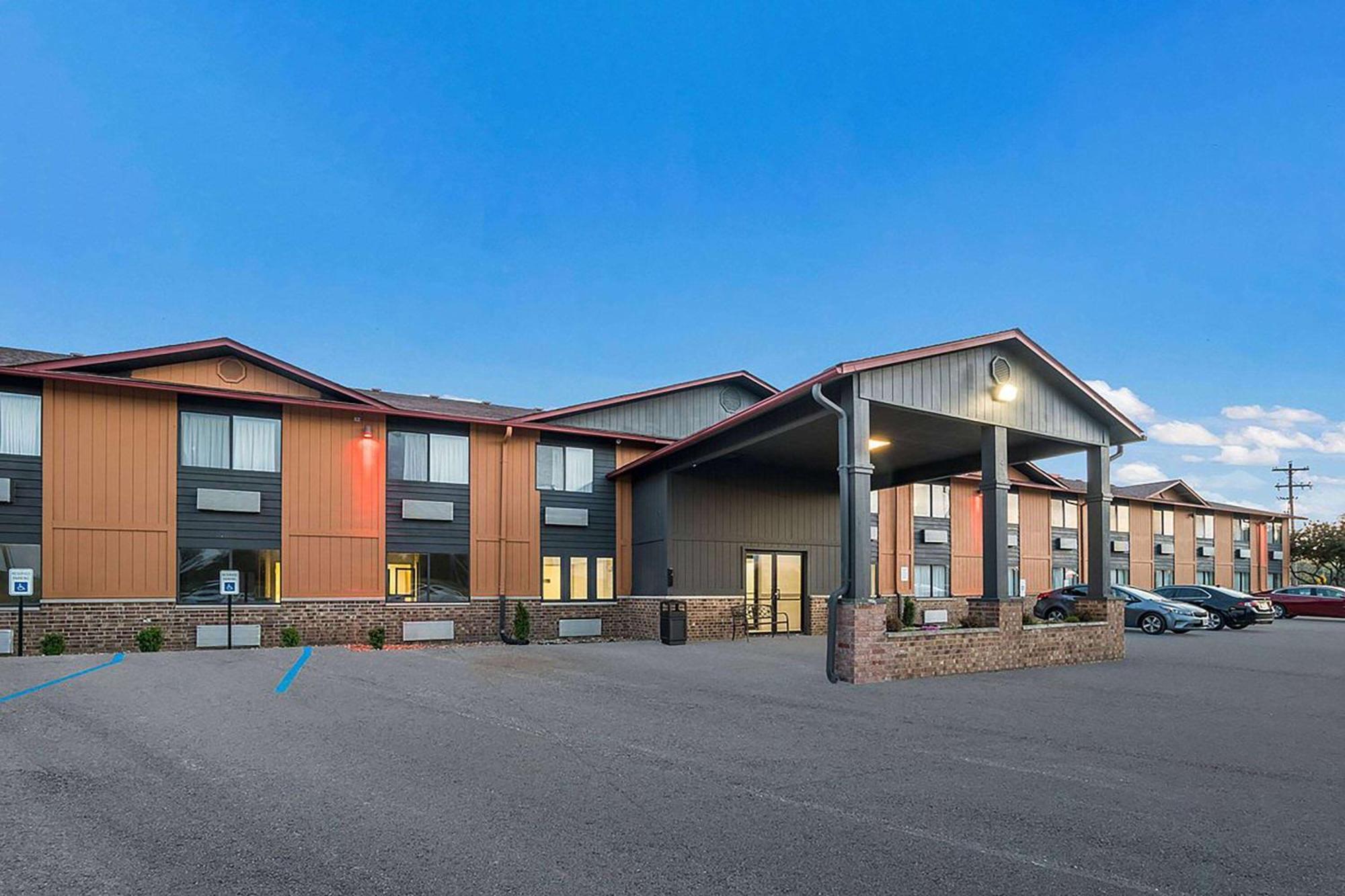 Motel Super 8 By Wyndham Marston Exterior foto